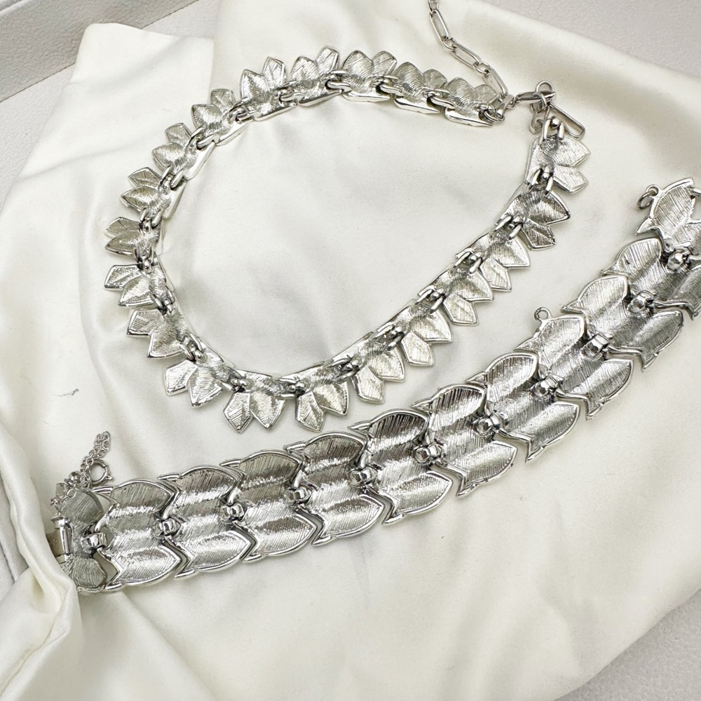 Vintage Coro rhodium plated necklace and bracelet set - Picture 3 of 6